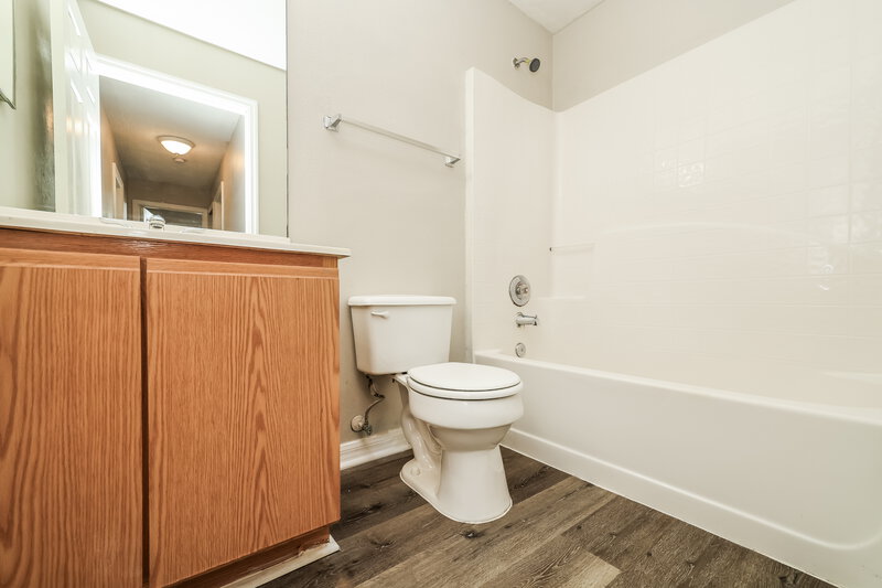 2,065/Mo, 6215 Cannoli Pl Riverview, FL 33578 Main Bathroom View