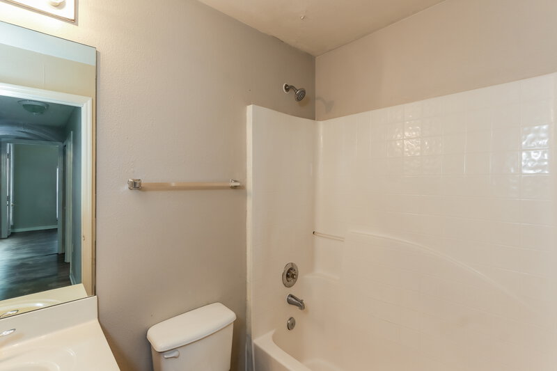 2,110/Mo, 6215 Cannoli Pl Riverview, FL 33578 Bathroom View