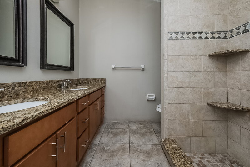 2,615/Mo, 1808 Rudder Dr Valrico, FL 33594 Main Bathroom View