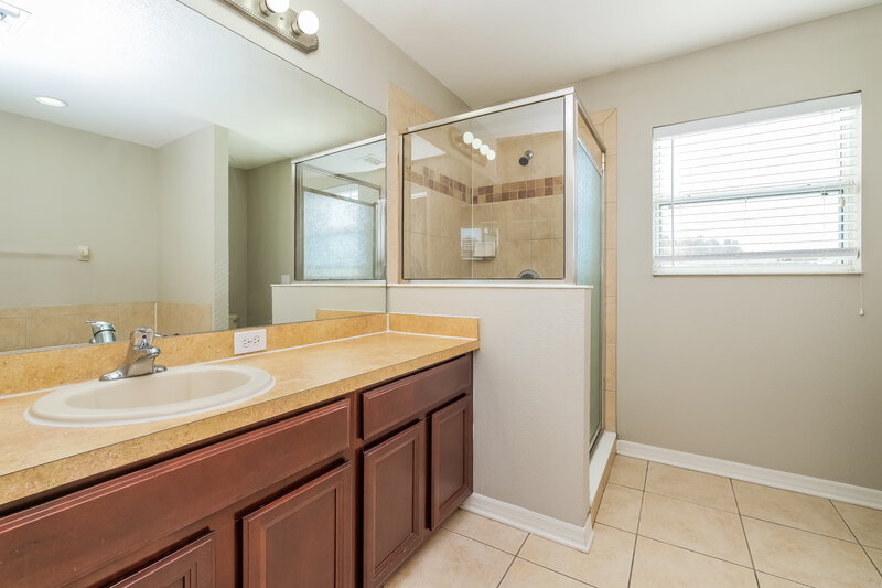 2,310/Mo, 7919 Citrus Blossom Dr Land O Lakes, FL 34637 Main Bathroom View