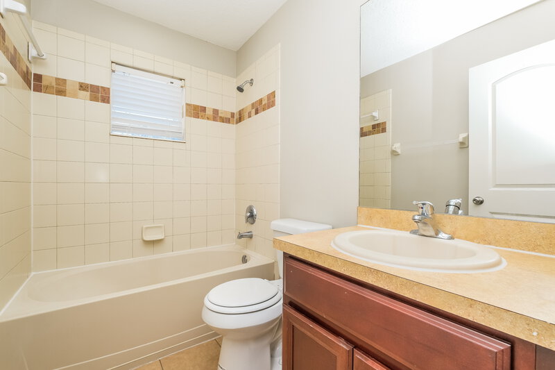2,310/Mo, 7919 Citrus Blossom Dr Land O Lakes, FL 34637 Bathroom View