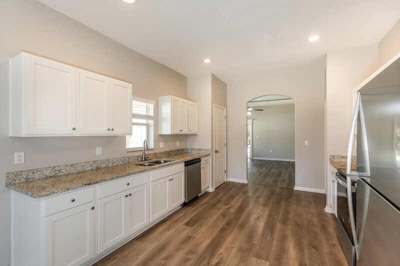 2,095/Mo, 6854 Glenbrook Dr Lakeland, FL 33811 Kitchen View 2