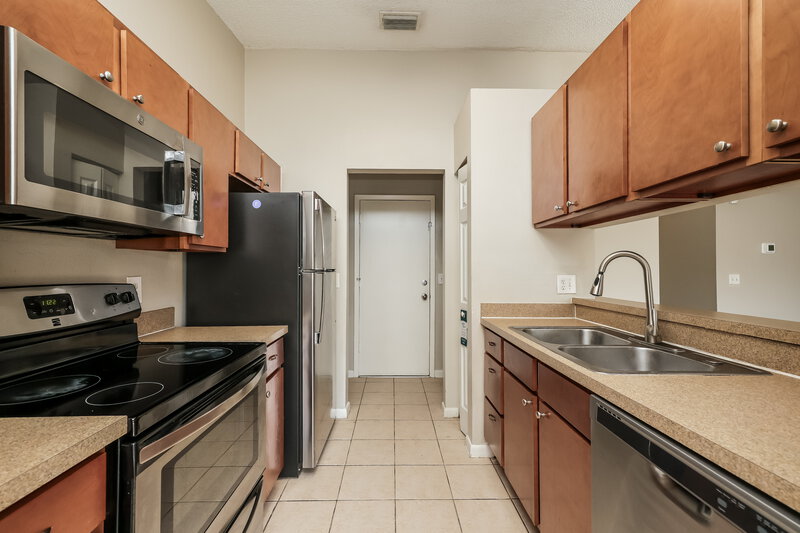 1,965/Mo, 317 Regal Park Dr Valrico, FL 33594 Kitchen View