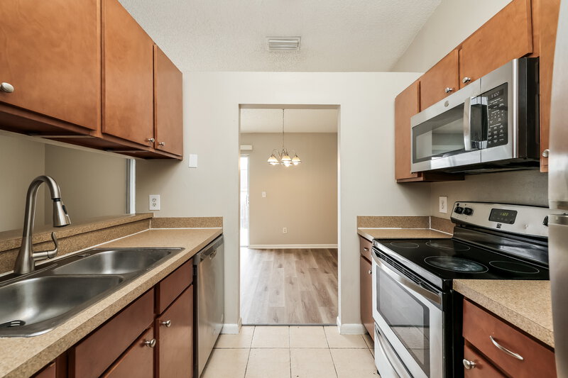 1,965/Mo, 317 Regal Park Dr Valrico, FL 33594 Kitchen View 2
