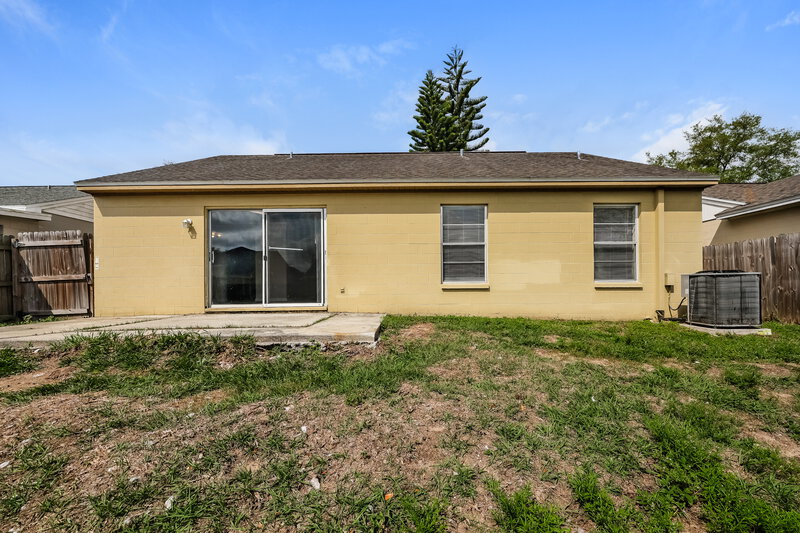 1,965/Mo, 317 Regal Park Dr Valrico, FL 33594 Rear View