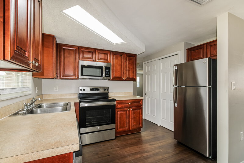 1,710/Mo, 1012 Normandy Blvd Holiday, FL 34691 Kitchen View 2