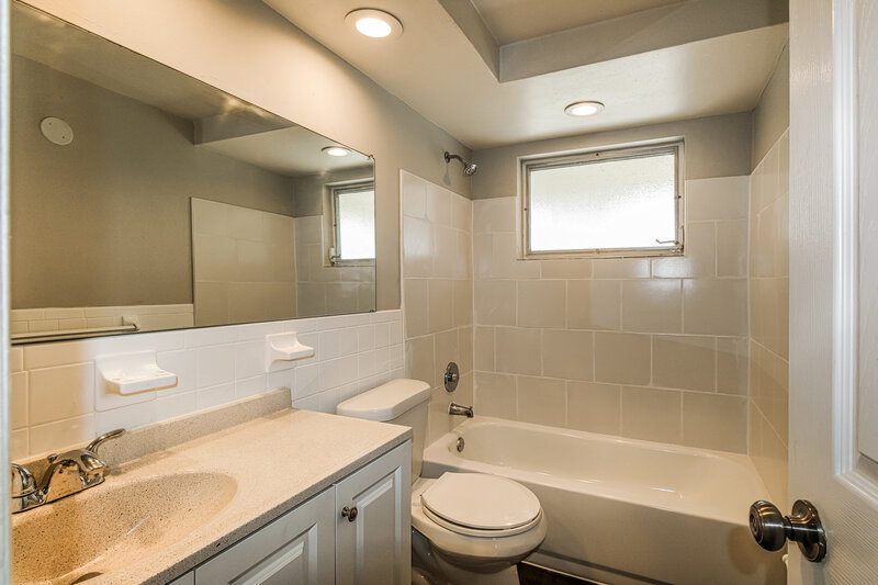1,710/Mo, 1012 Normandy Blvd Holiday, FL 34691 Bathroom View