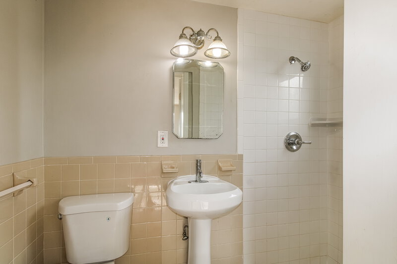 1,710/Mo, 1012 Normandy Blvd Holiday, FL 34691 Bathroom View 2