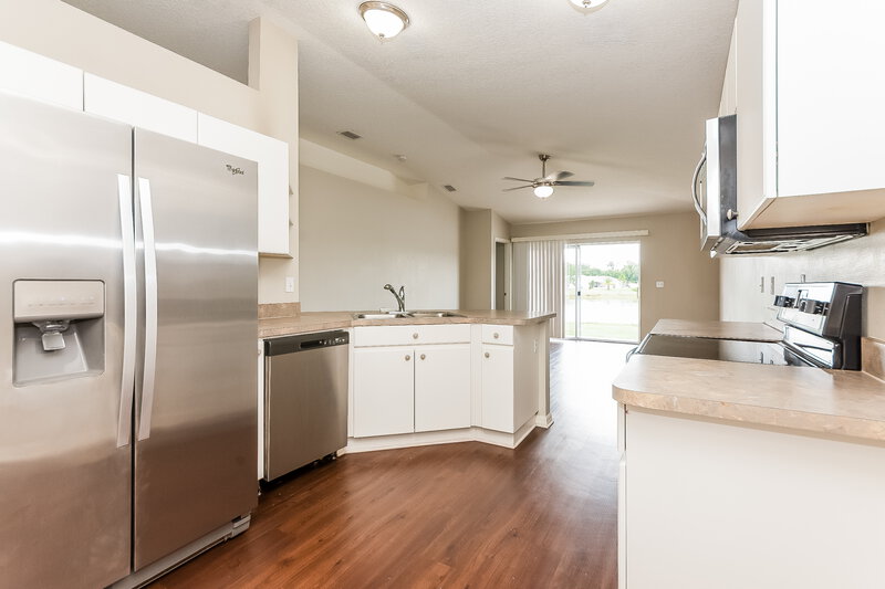 1,940/Mo, 13618 Silver Charm Ct Riverview, FL 33579 Kitchen View