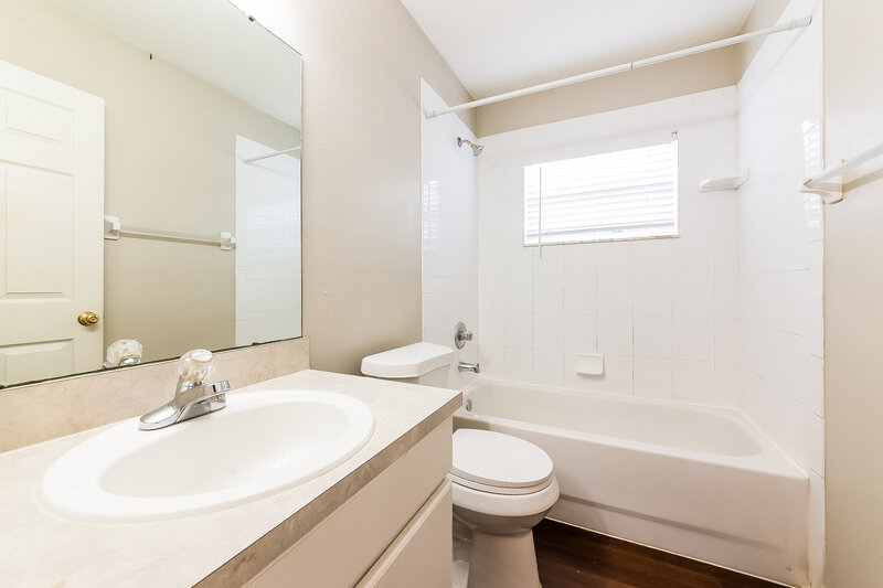 1,940/Mo, 13618 Silver Charm Ct Riverview, FL 33579 Bathroom View