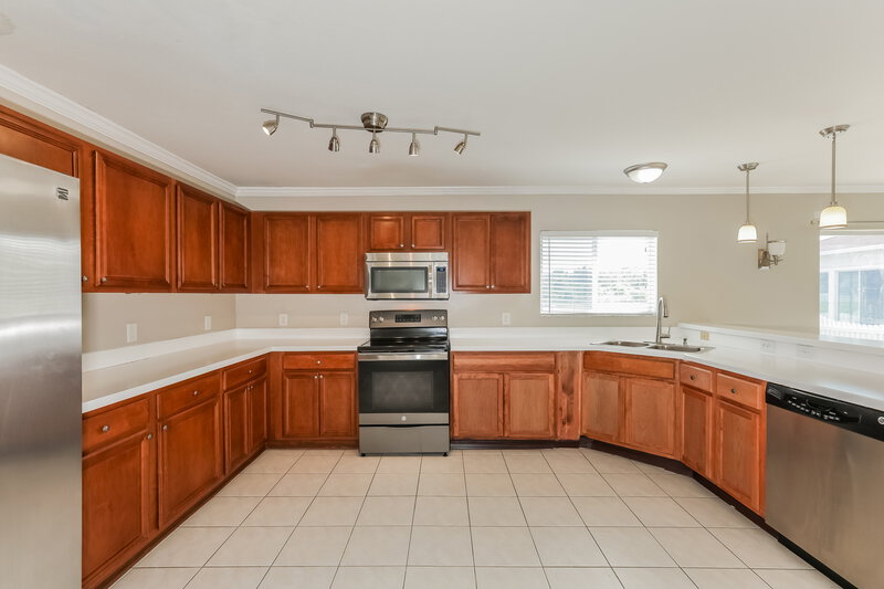 2,080/Mo, 11015 Golden Silence Dr Riverview, FL 33579 Kitchen View 2