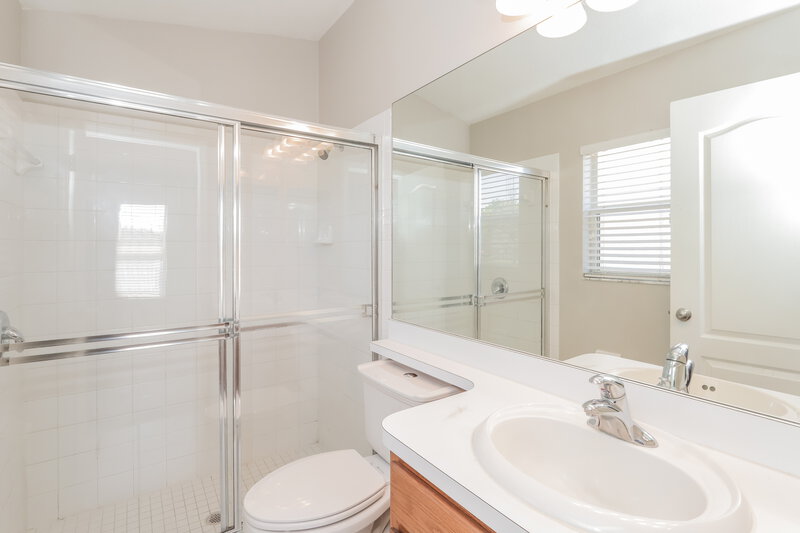 1,925/Mo, 12410 White Bluff Rd Hudson, FL 34669 Main Bathroom View