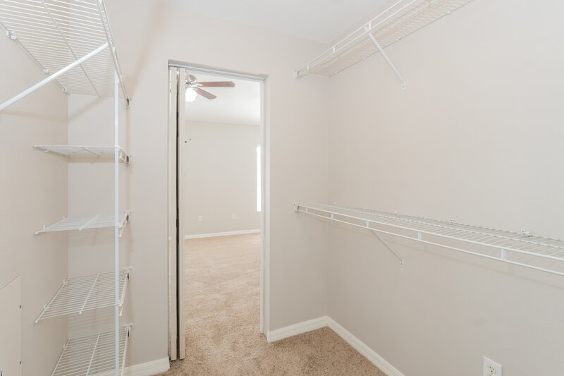 1,925/Mo, 12410 White Bluff Rd Hudson, FL 34669 Walk In Closet View