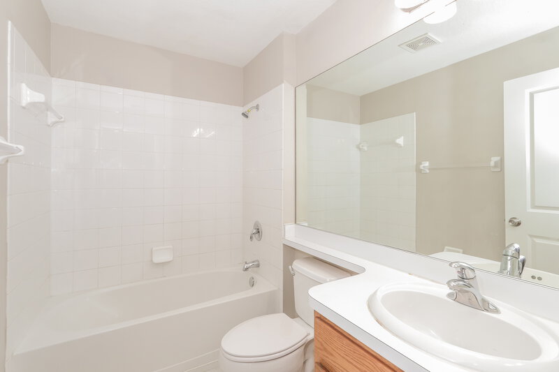 1,925/Mo, 12410 White Bluff Rd Hudson, FL 34669 Bathroom View