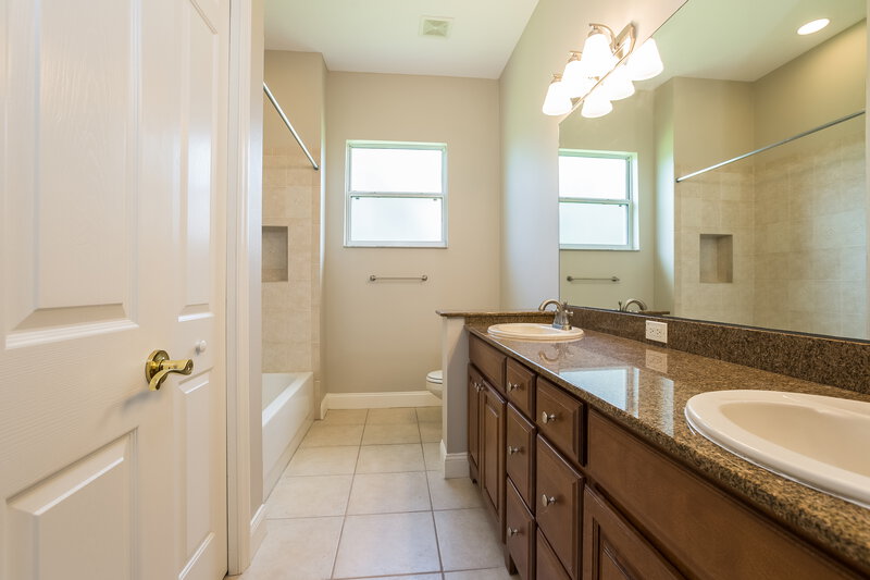 4,770/Mo, 9009 Riverview Dr Riverview, FL 33578 Master Bathroom View