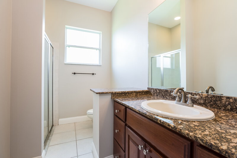 4,770/Mo, 9009 Riverview Dr Riverview, FL 33578 Bathroom View