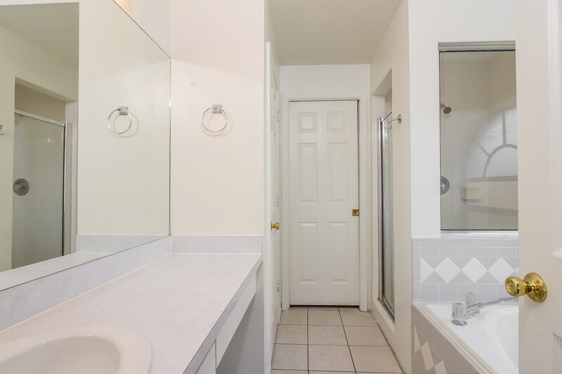 2,275/Mo, 2304 Tioga Dr Land O Lakes, FL 34639 Bathroom View