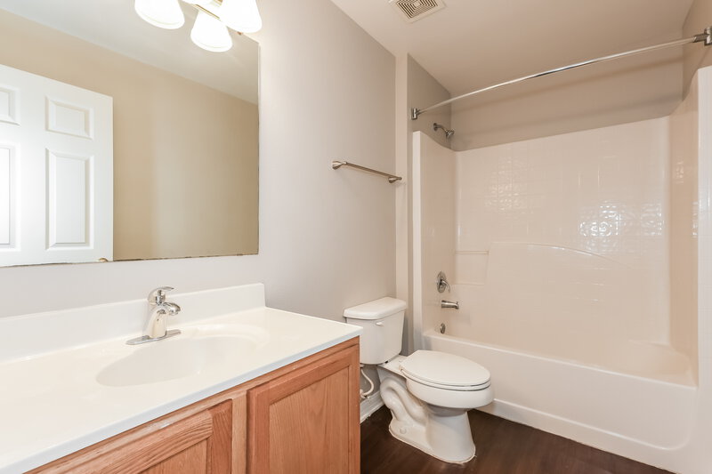 2,015/Mo, 1707 Alhambra Crest Dr Ruskin, FL 33570 Bathroom View