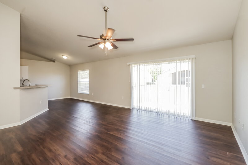 2,115/Mo, 3075 Sire Trl Lakeland, FL 33811 Living Room View