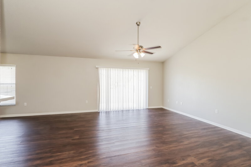 2,115/Mo, 3075 Sire Trl Lakeland, FL 33811 Living Room View 2
