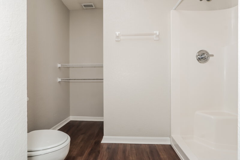2,115/Mo, 3075 Sire Trl Lakeland, FL 33811 Main Bathroom View 2