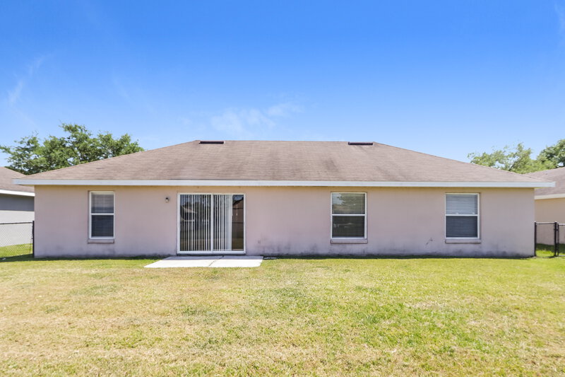 2,115/Mo, 3075 Sire Trl Lakeland, FL 33811 Rear View