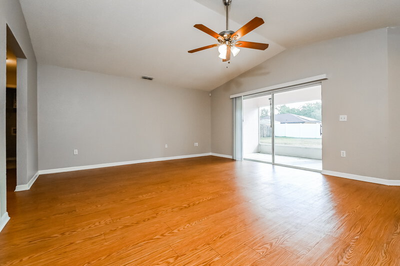 2,270/Mo, 131 Winston Manor Cir Seffner, FL 33584 Living Room View