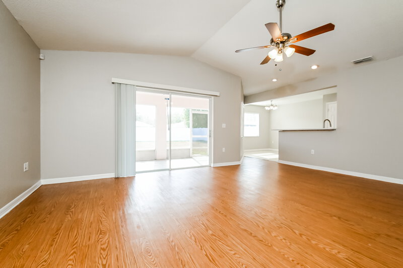 2,270/Mo, 131 Winston Manor Cir Seffner, FL 33584 Living Room View 2