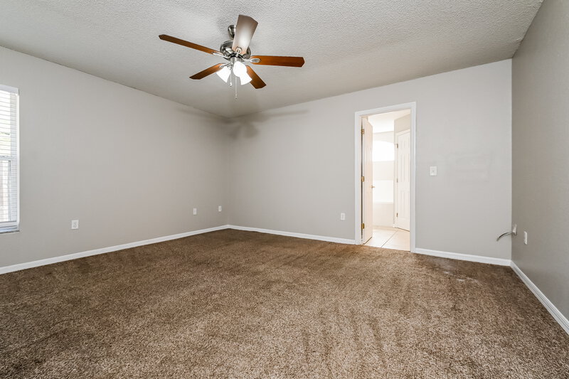 2,270/Mo, 131 Winston Manor Cir Seffner, FL 33584 Main Bedroom View