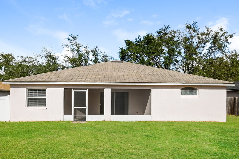 2,270/Mo, 131 Winston Manor Cir Seffner, FL 33584 Rear View