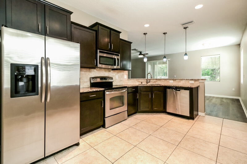 2,060/Mo, 36146 Laguna Hills Cir Zephyrhills, FL 33541 Kitchen View