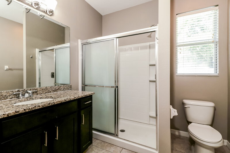 2,060/Mo, 36146 Laguna Hills Cir Zephyrhills, FL 33541 Main Bathroom View