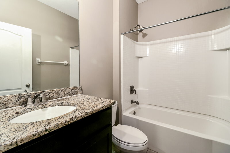 2,060/Mo, 36146 Laguna Hills Cir Zephyrhills, FL 33541 Bathroom View
