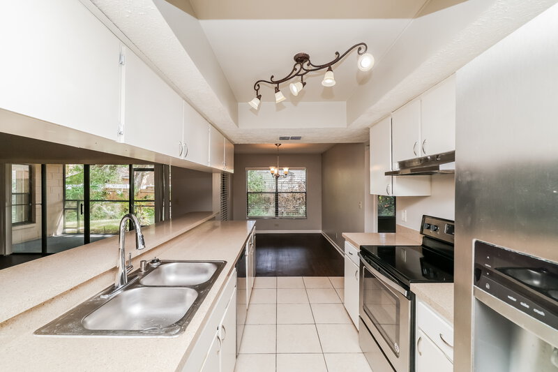 2,485/Mo, 2303 Willow Branch Ave Lutz, FL 33549 Kitchen View
