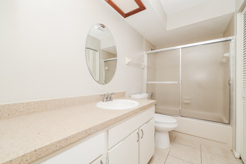 2,485/Mo, 2303 Willow Branch Ave Lutz, FL 33549 Bathroom View
