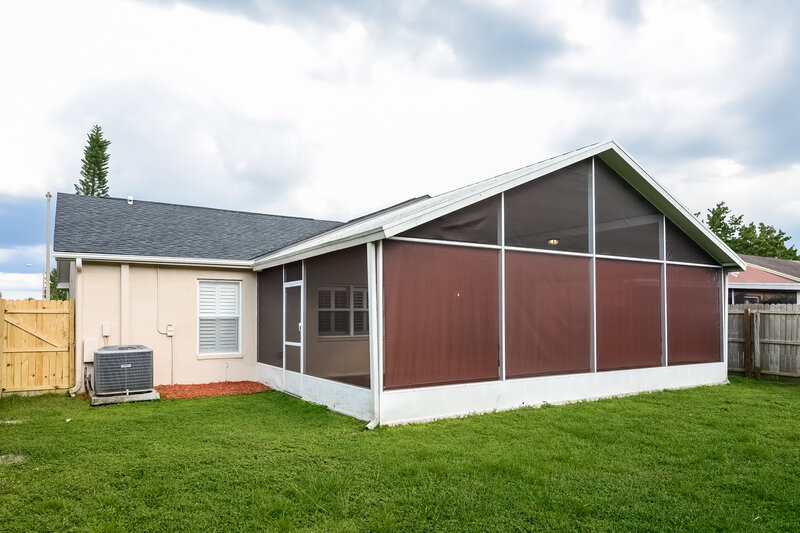 2,035/Mo, 10013 Cedar Dune Dr Tampa, FL 33624 Rear View