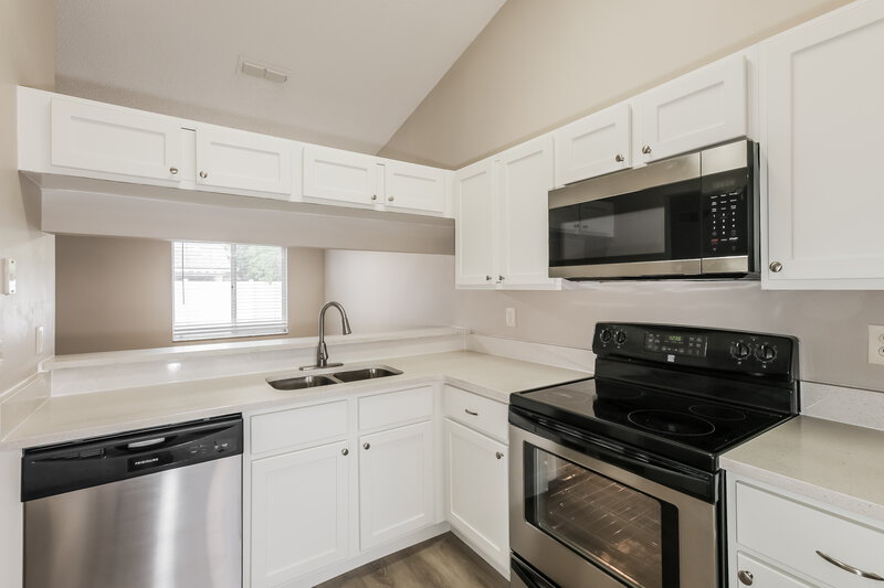 1,990/Mo, 1310 Coolmont Dr Brandon, FL 33511 Kitchen View