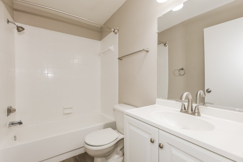 1,990/Mo, 1310 Coolmont Dr Brandon, FL 33511 Main Bathroom View