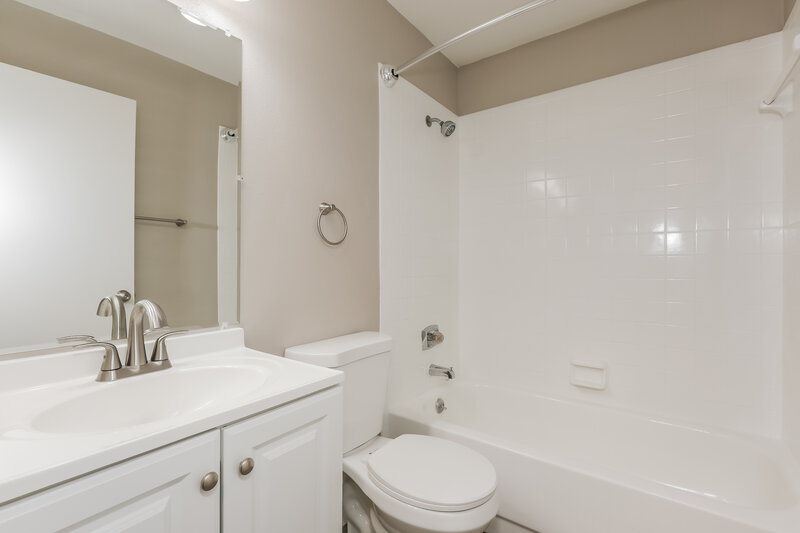 1,990/Mo, 1310 Coolmont Dr Brandon, FL 33511 Bathroom View
