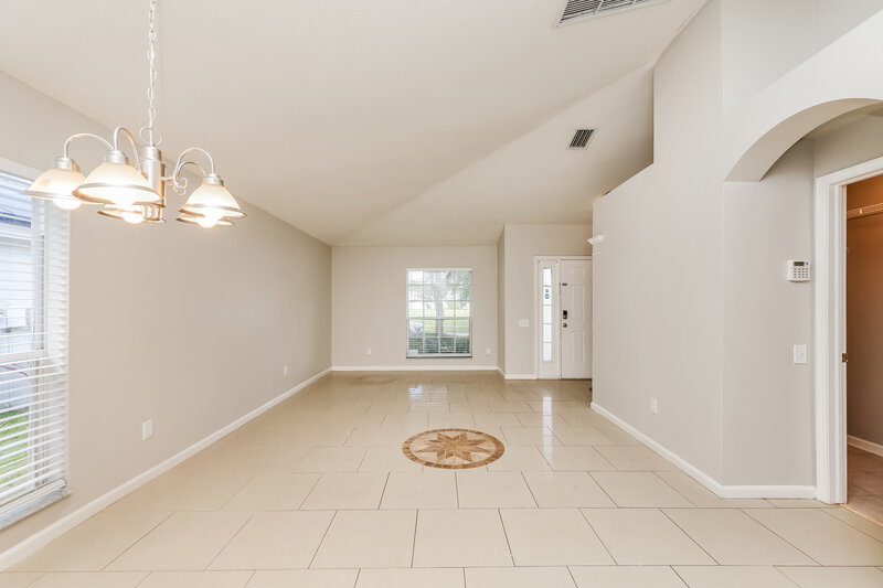 2,205/Mo, 11427 Misty Isle Ln Riverview, FL 33579 Living Room View 2