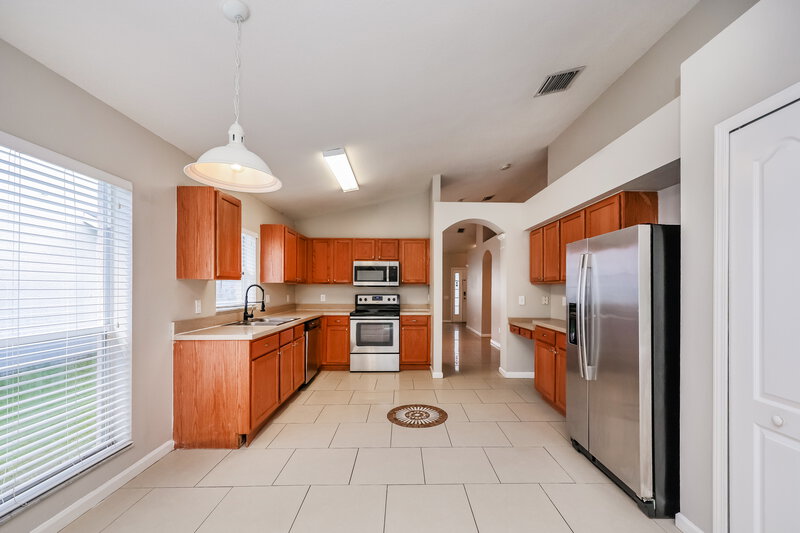 2,205/Mo, 11427 Misty Isle Ln Riverview, FL 33579 Kitchen View