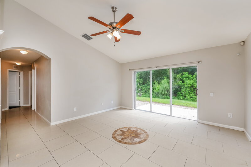 2,205/Mo, 11427 Misty Isle Ln Riverview, FL 33579 Family Room View