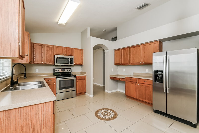 2,335/Mo, 11427 Misty Isle Ln Riverview, FL 33579 Kitchen View