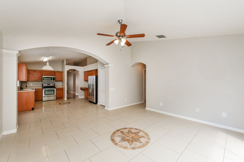 2,205/Mo, 11427 Misty Isle Ln Riverview, FL 33579 Family Room View 2