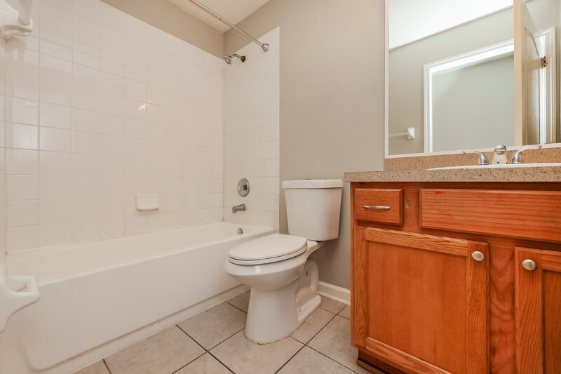 2,205/Mo, 11427 Misty Isle Ln Riverview, FL 33579 Bathroom View