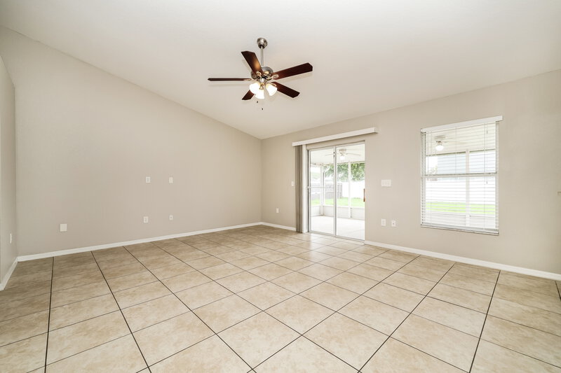 2,135/Mo, 2937 Coach Lamp Rd Mulberry, FL 33860 Living Room View 2