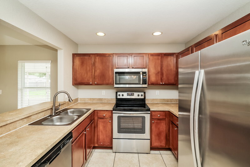 2,135/Mo, 2937 Coach Lamp Rd Mulberry, FL 33860 Kitchen View