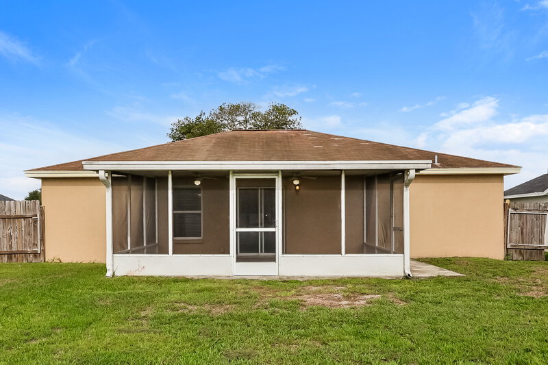 2,135/Mo, 2937 Coach Lamp Rd Mulberry, FL 33860 Rear View