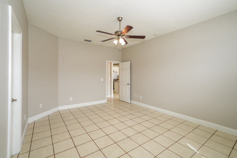 1,955/Mo, 5426 Passing Pine Ln Zephyrhills, FL 33541 Main Bedroom View