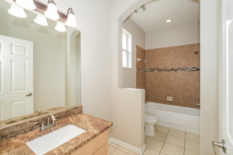 1,955/Mo, 5426 Passing Pine Ln Zephyrhills, FL 33541 Main Bathroom View